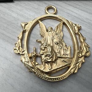 Camco Guardian Angel Protecting Children Ornament Charm Crib Gold Metal pendant